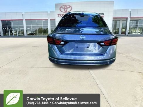 Used 2025 Nissan Altima 2.5 SV FWD image 14