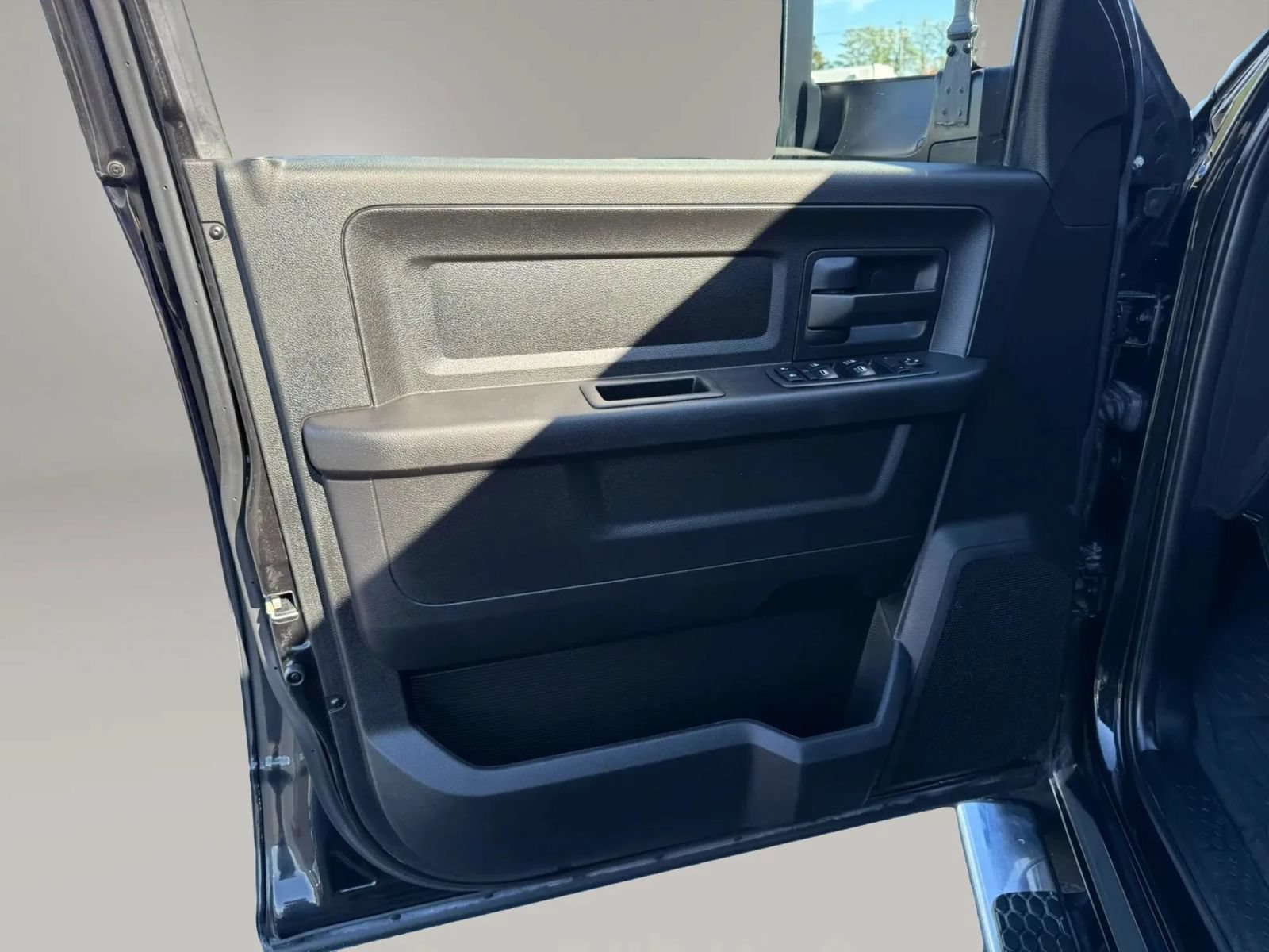 Used 2018 RAM 3500 Tradesman w/ Chrome Appearance Group AWD/4WD image 12