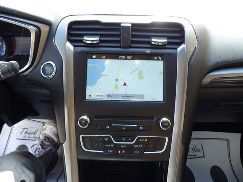Used 2018 Ford Fusion SE w/ Fusion SE Technology Package FWD image 31