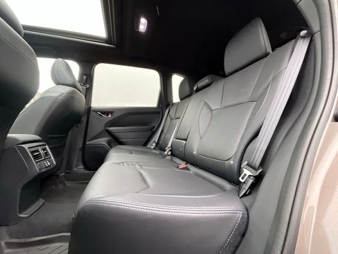 Certified 2025 Subaru Forester Limited image 13