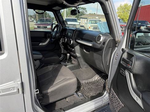 Used 2018 Jeep Wrangler Unlimited Rubicon w/ Cold Weather Group AWD/4WD image 10