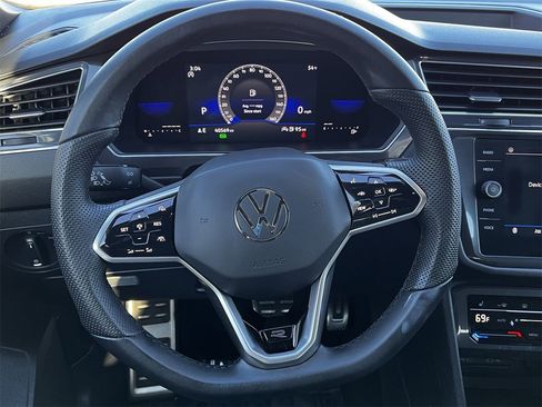 Used 2022 Volkswagen Tiguan SE R-Line image 11