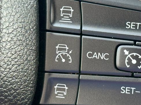 Used 2023 Jeep Grand Cherokee Altitude AWD/4WD image 8