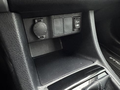 Used 2018 Toyota Corolla LE image 28