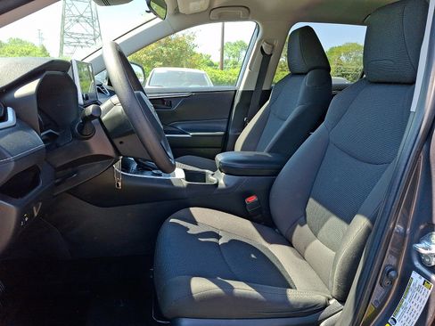Used 2025 Toyota RAV4 LE AWD/4WD image 13