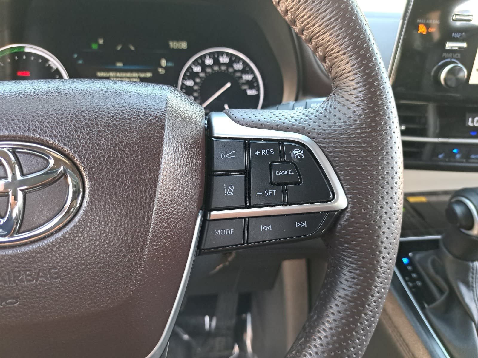 Used 2024 Toyota Sienna Platinum FWD image 20