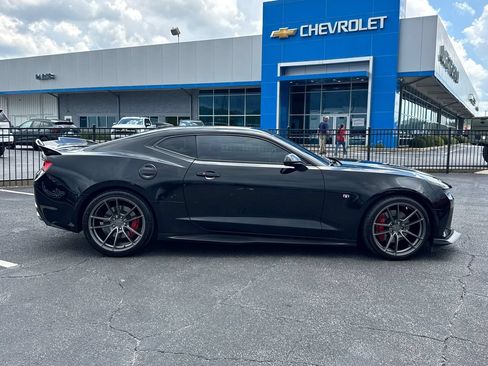 Used 2018 Chevrolet Camaro SS w/ LPO, Ground Effects Package RWD image 5