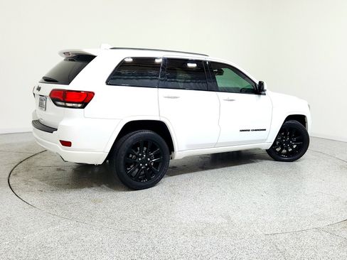 Used 2019 Jeep Grand Cherokee Altitude image 3