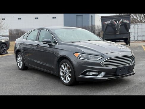 Used 2017 Ford Fusion Energi SE image 1
