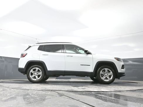Used 2024 Jeep Compass Latitude image 48
