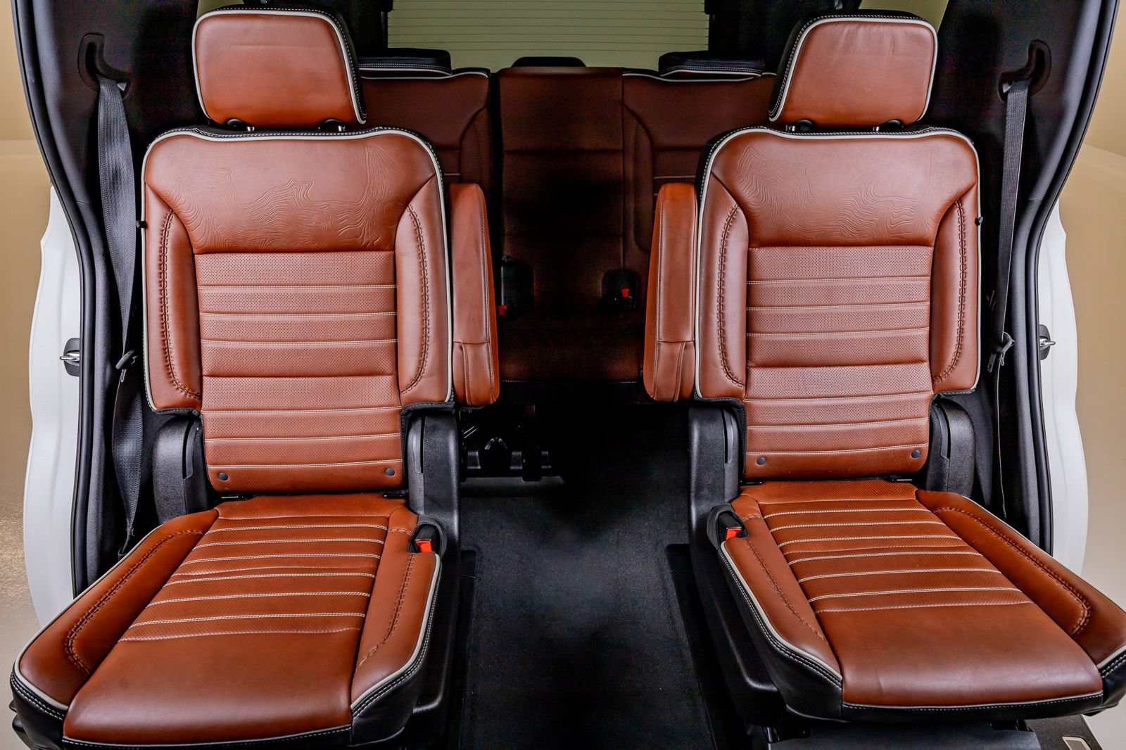 Used 2024 GMC Yukon Denali Ultimate AWD/4WD image 35