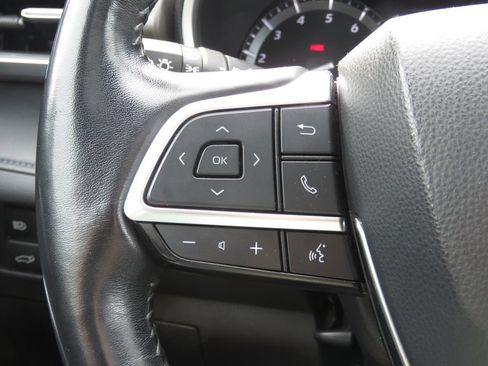 Used 2020 Toyota Highlander XLE AWD/4WD image 23