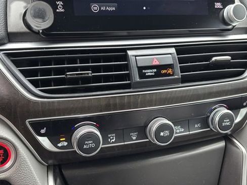 Used 2020 Honda Accord EX image 31