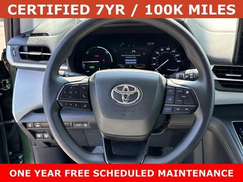 Used 2025 Toyota Sienna LE FWD image 18