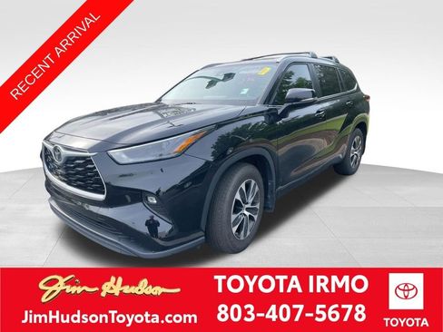 Used 2023 Toyota Highlander XLE image 1