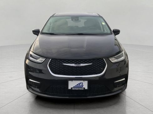 Used 2024 Chrysler Pacifica Touring-L image 11