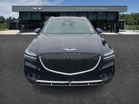 Used 2024 Genesis GV70 2.5T w/ Select Package AWD/4WD image 2