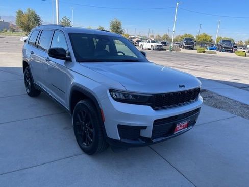Used 2024 Jeep Grand Cherokee L Altitude image 7