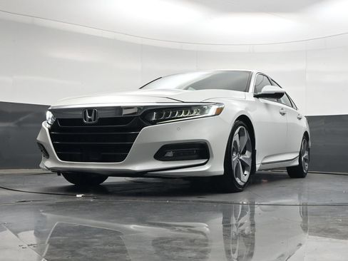 Used 2018 Honda Accord Touring image 31