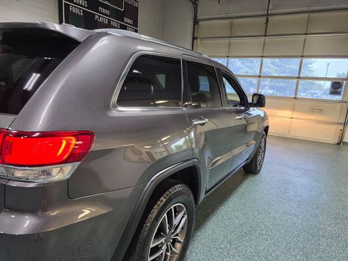 Used 2020 Jeep Grand Cherokee Limited AWD/4WD image 7