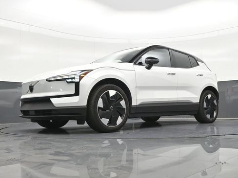 Used 2025 Volvo EX30 Plus AWD/4WD image 23