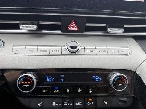 Used 2021 Hyundai Elantra Limited FWD image 12