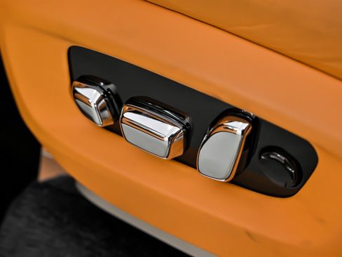 Used 2022 Rolls-Royce Cullinan w/ Dark Exterior Package image 27