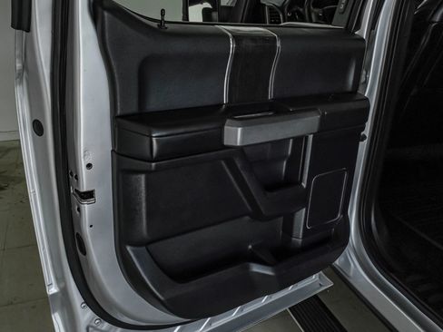 Used 2015 Ford F150 Platinum w/ Equipment Group 701A Luxury AWD/4WD image 40