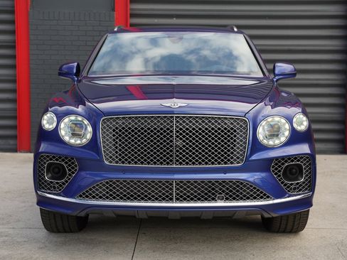 Used 2021 Bentley Bentayga V8 image 3