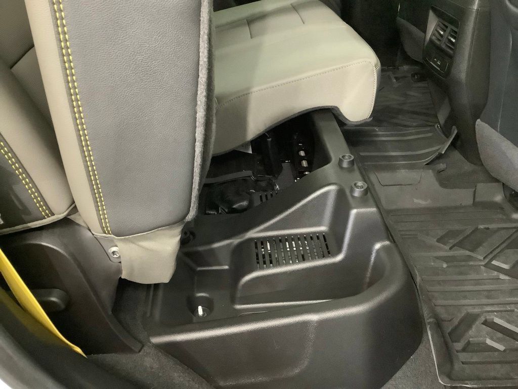 Used 2024 Chevrolet Colorado ZR2 w/ ZR2 Convenience Package III AWD/4WD image 38