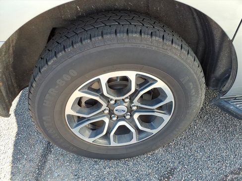 Used 2024 Ford Expedition Max XLT image 9