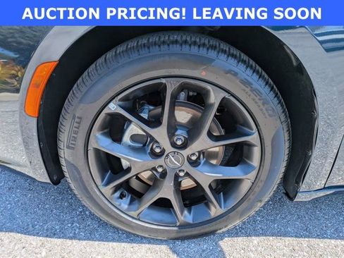 Used 2025 Chrysler Pacifica Limited FWD image 11