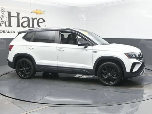 Used 2023 Volkswagen Taos SE w/ Panoramic Sunroof Package FWD image 50