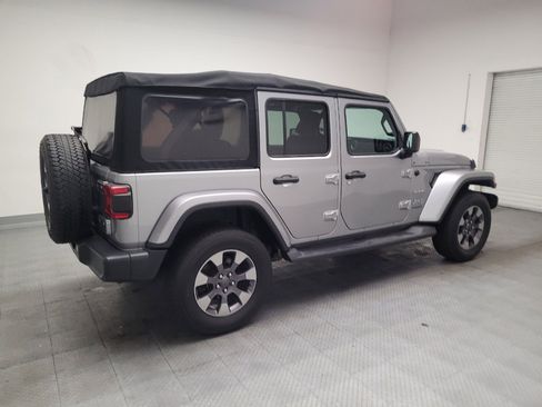 Used 2018 Jeep Wrangler Unlimited Sahara w/ Dual Top Group AWD/4WD image 10