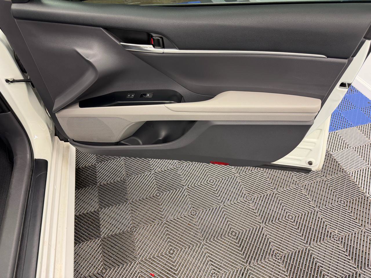 Used 2020 Toyota Camry LE FWD image 14