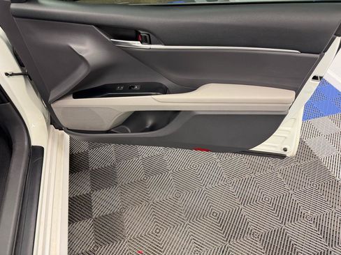 Used 2020 Toyota Camry LE FWD image 14