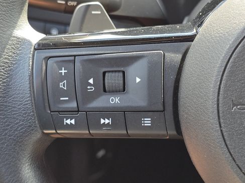 Used 2023 Nissan Rogue SV AWD/4WD image 11