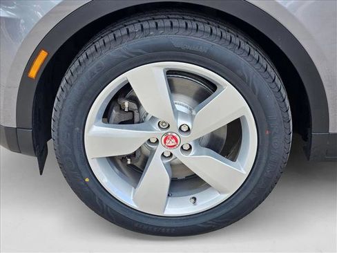 Used 2022 Jaguar E-PACE SE image 23