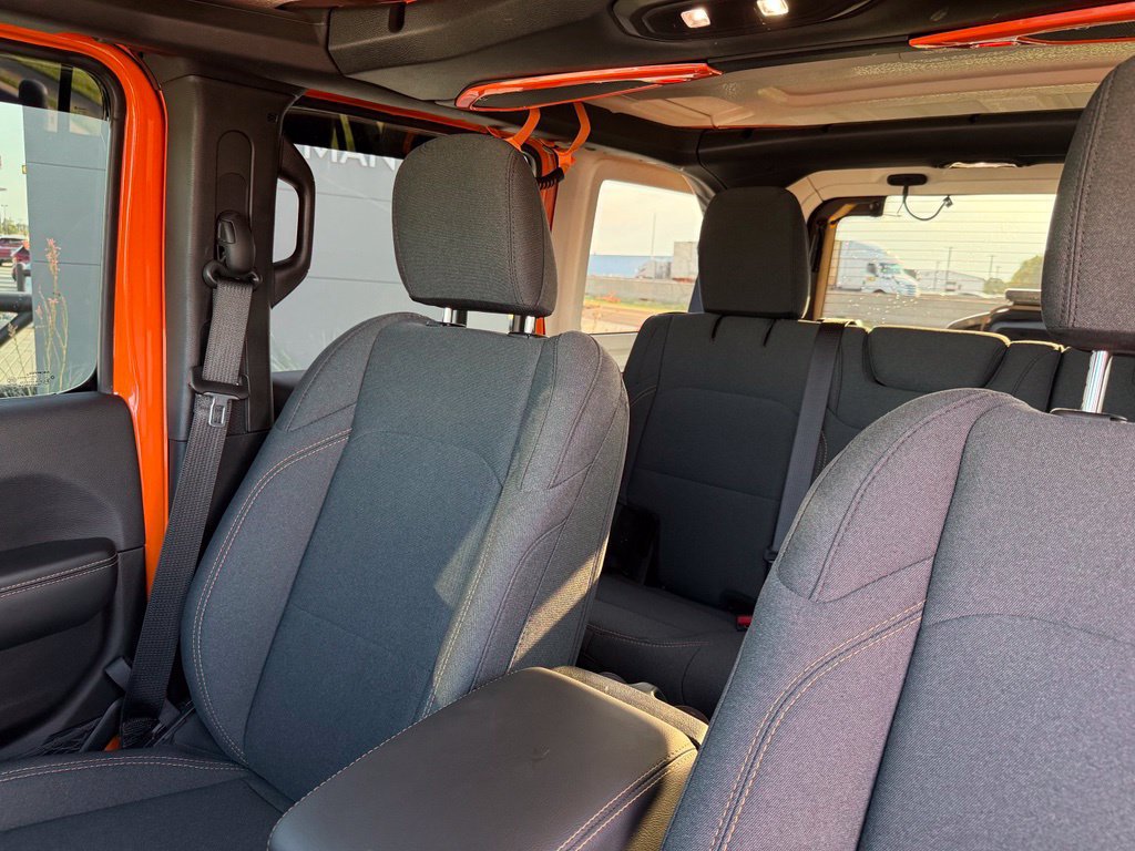 Used 2025 Jeep Wrangler Unlimited Sahara AWD/4WD image 18