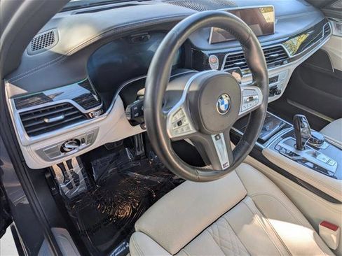 Certified 2022 BMW 740i xDrive w/ M Sport Package image 10