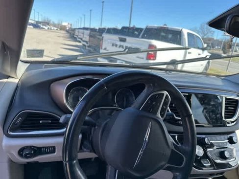 Used 2018 Chrysler Pacifica Touring-L Plus w/ Advanced Safetytec Group image 7