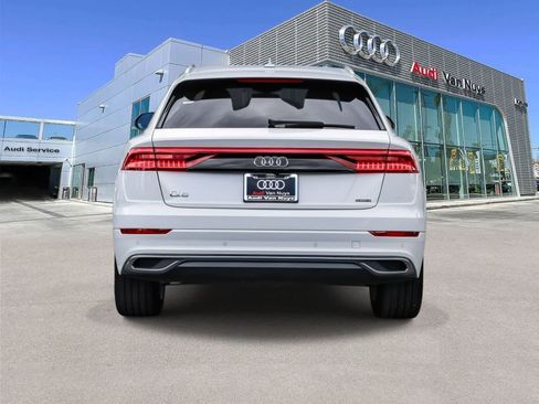 Used 2023 Audi Q8 Premium w/ Convenience Package AWD/4WD image 3