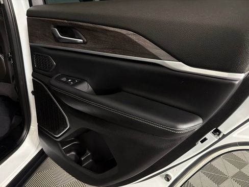 Used 2022 Jeep Grand Cherokee Limited 4xe image 31