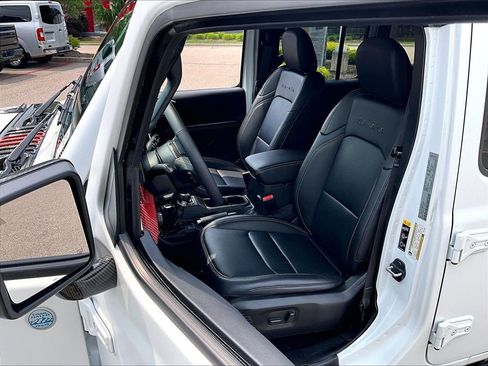 Used 2024 Jeep Wrangler Unlimited Sahara w/ Technology Group AWD/4WD image 10