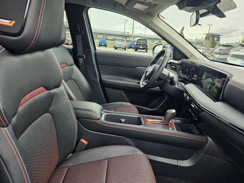 Used 2025 Nissan Kicks SR w/ SR Premium Package image 13