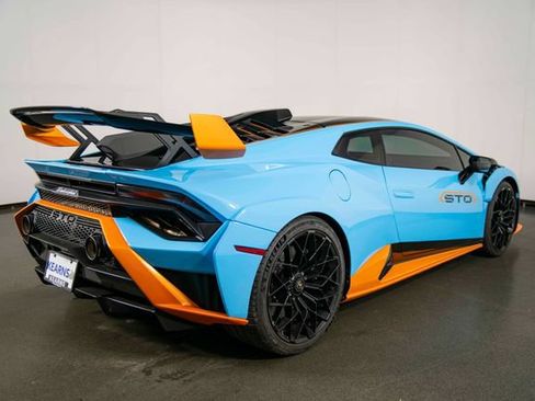 Used 2021 Lamborghini Huracan STO RWD image 8