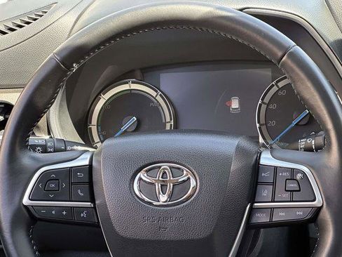 Used 2022 Toyota Highlander XLE AWD/4WD image 20