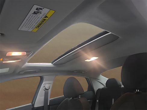 Certified 2025 Hyundai Elantra SEL image 31