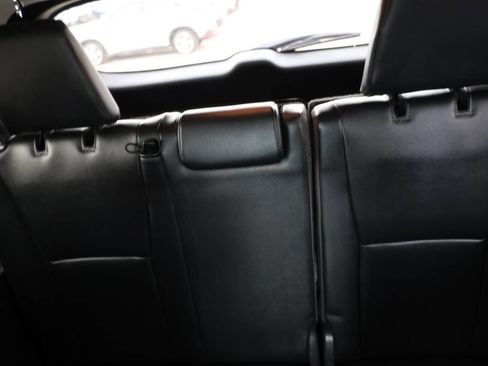 Used 2025 Toyota Highlander XLE image 17