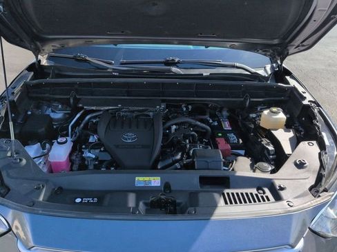 Used 2023 Toyota Highlander LE image 27